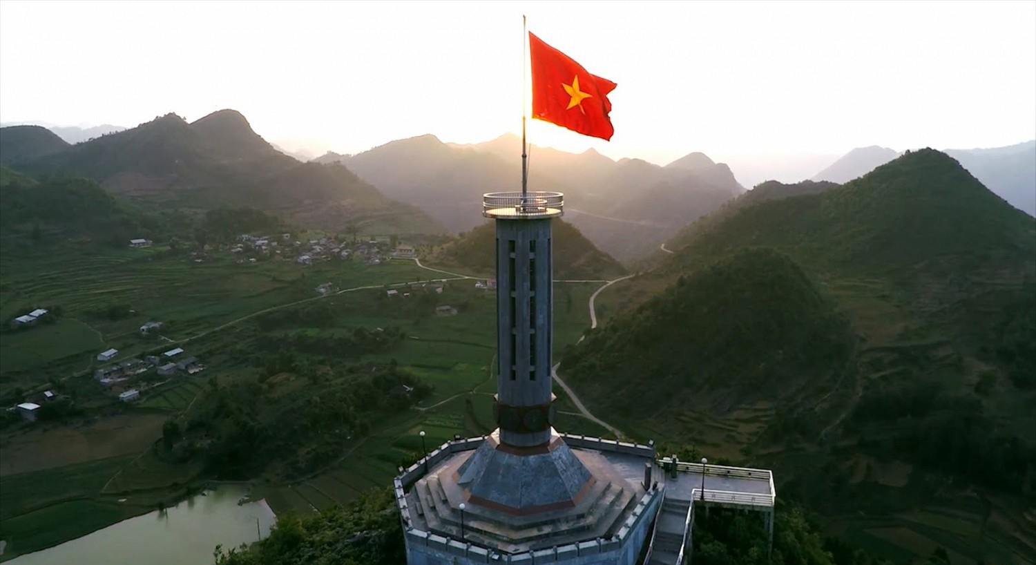 Cột cờ Lũng Cú